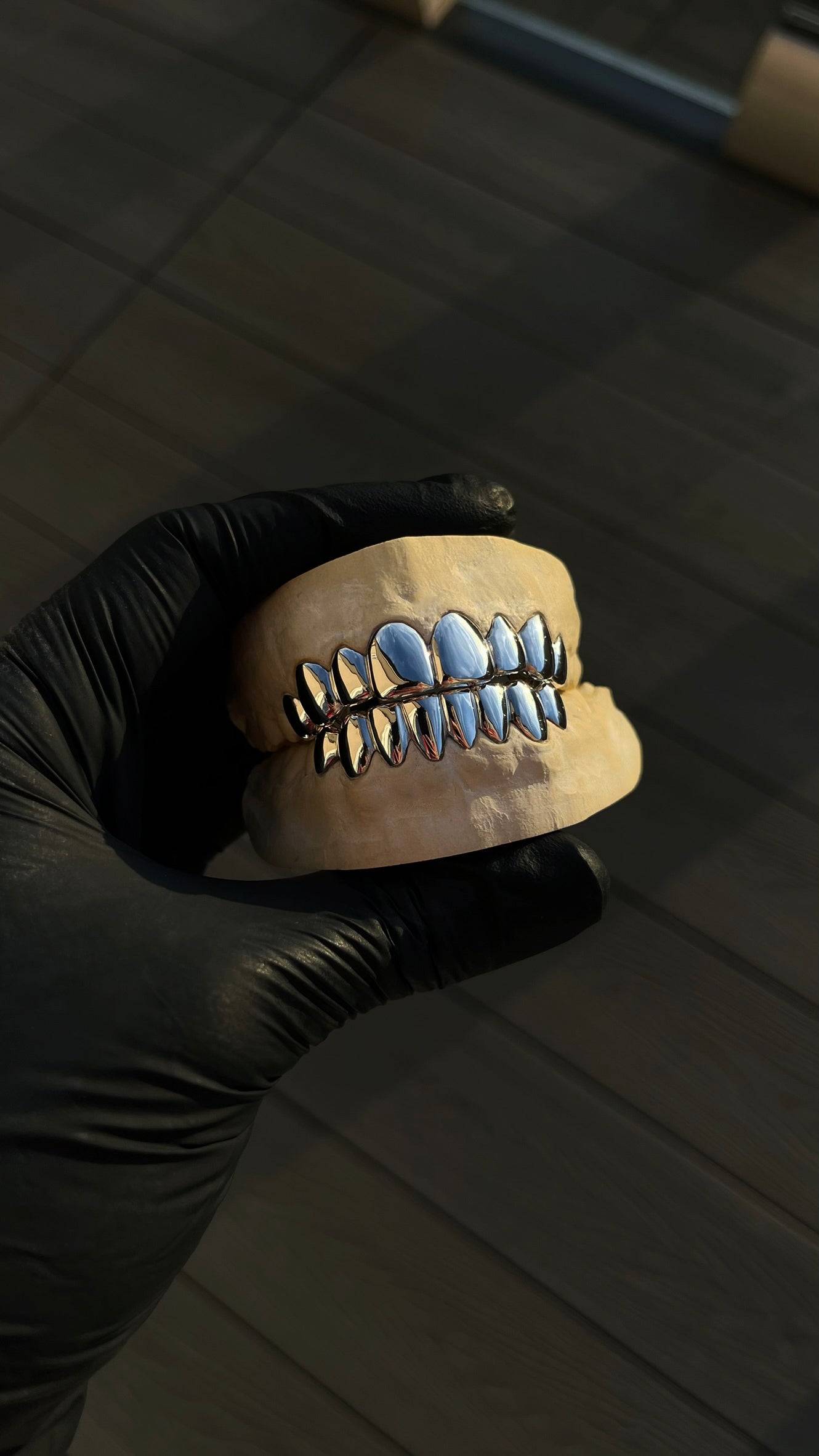 Image of silver 16 set grillz.